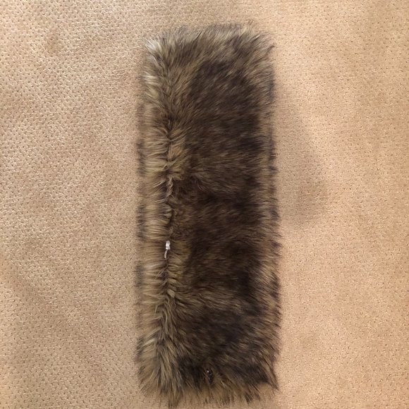 Club Monaco Fur Collar Scarf - Picture 5 of 8
